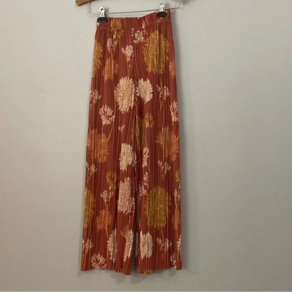 Urban Outfitters Orange & Yellow Pleated Floral Plisse Wide Leg Cropped Pants - Picture 2 of 7